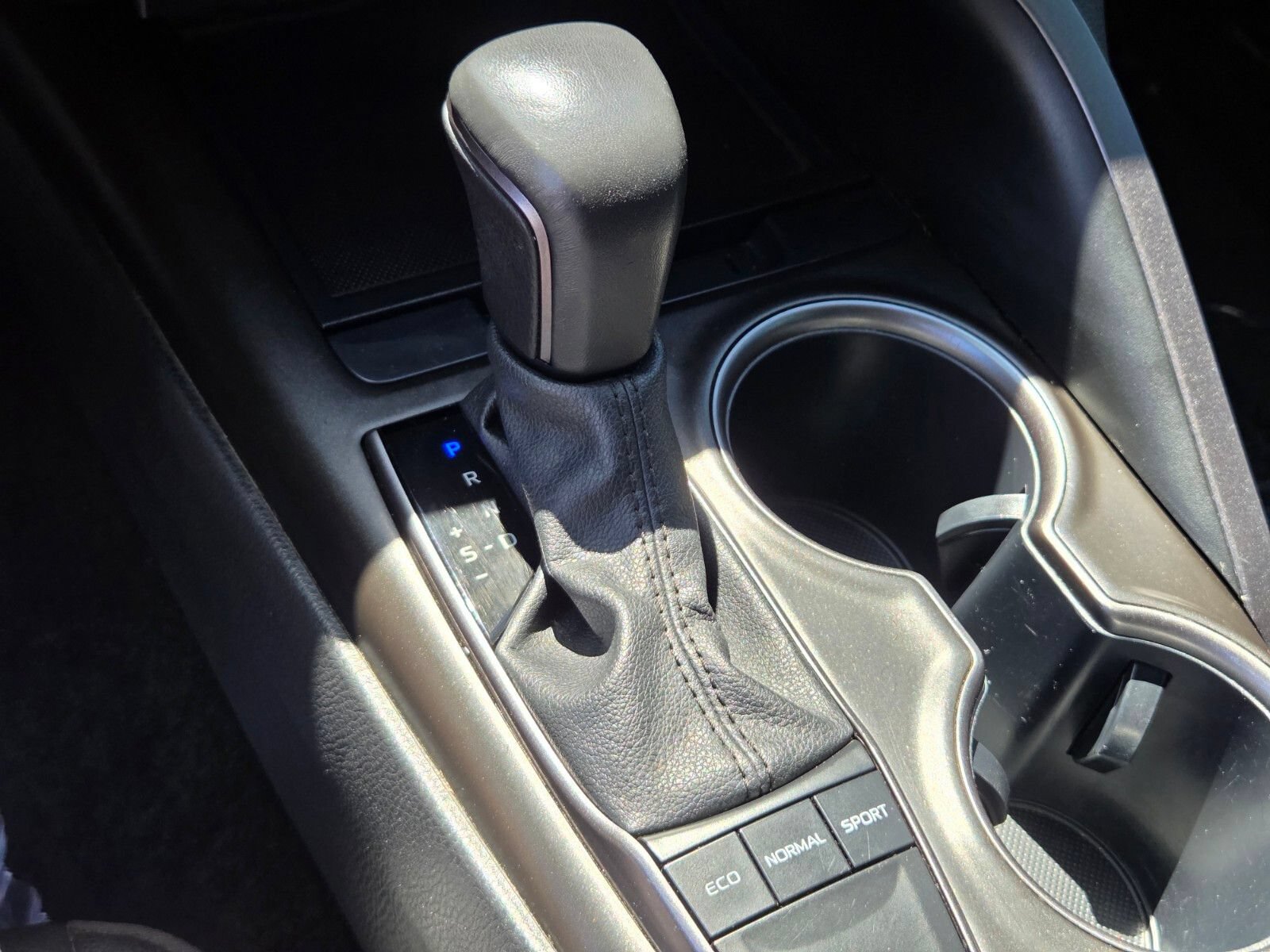 Used 2024 Toyota Camry SE FWD image 23