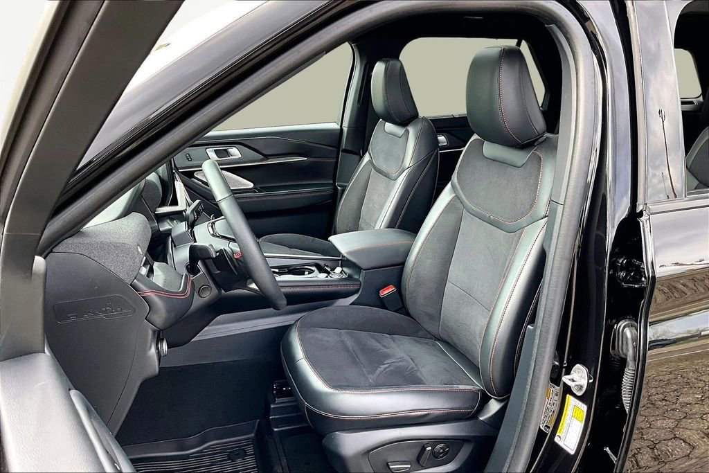 Certified 2025 Ford Explorer ST image 25