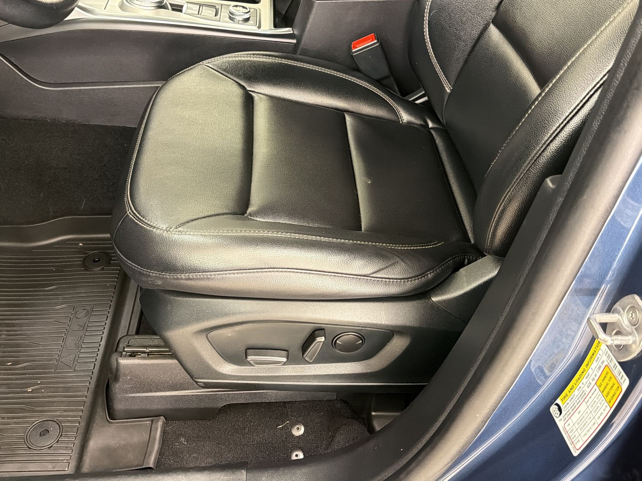 Certified 2020 Ford Explorer XLT w/ Equipment Group 202A AWD/4WD image 15