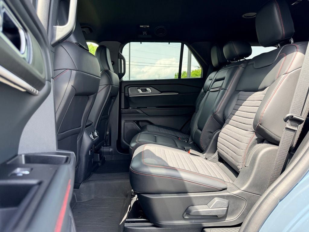 Certified 2025 Ford Explorer ST-Line w/ Premium Package RWD image 16