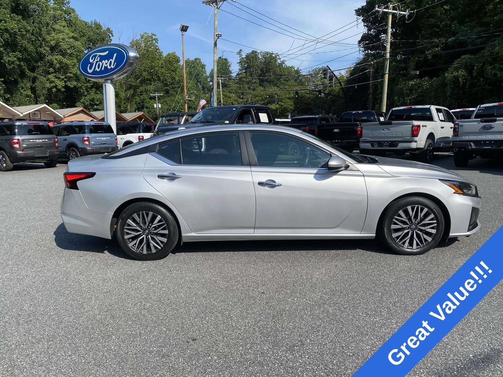 Used 2023 Nissan Altima 2.5 SV FWD image 7