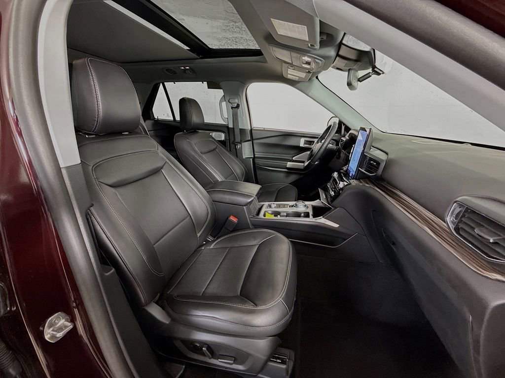 Certified 2023 Ford Explorer Limited w/ Limited Technology Package image 31