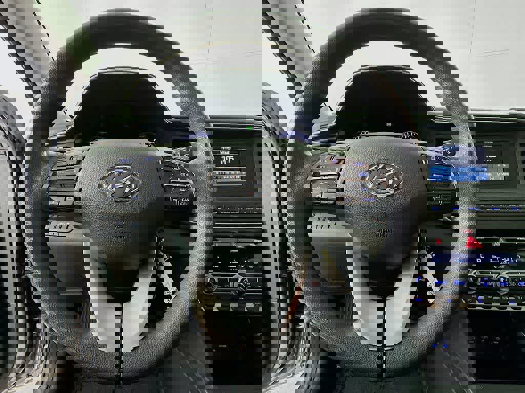 Used 2020 Hyundai Elantra SE w/ Cargo Package (C1) image 18