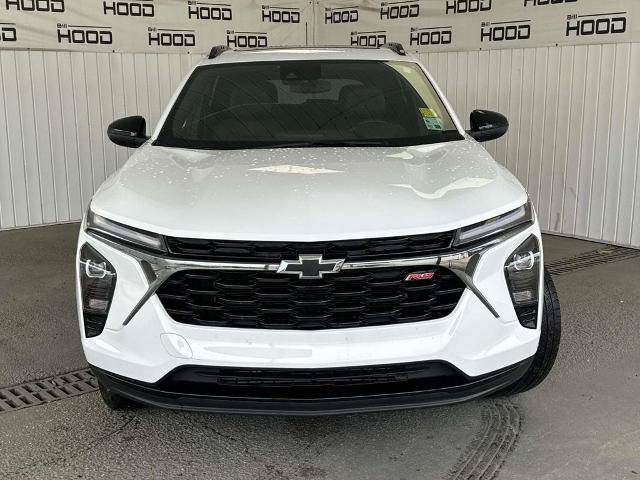 Used 2025 Chevrolet Trax RS w/ Sunroof Package FWD image 2