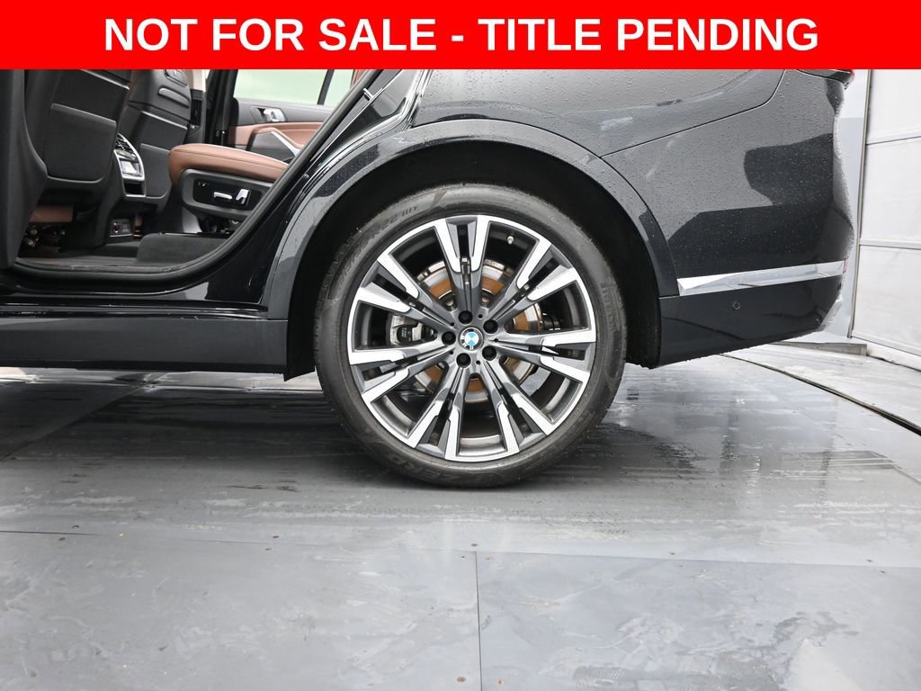 Used 2023 BMW X7 xDrive40i w/ Parking Assistance Package image 18