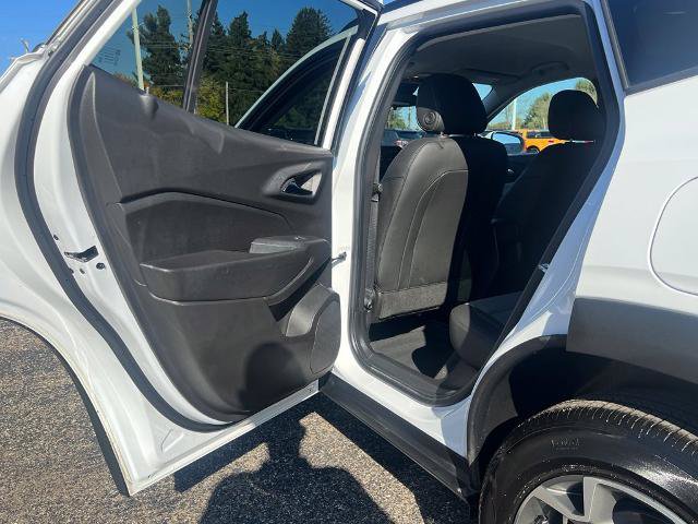 Used 2025 Chevrolet Trax LT w/ LT Convenience Package FWD image 32