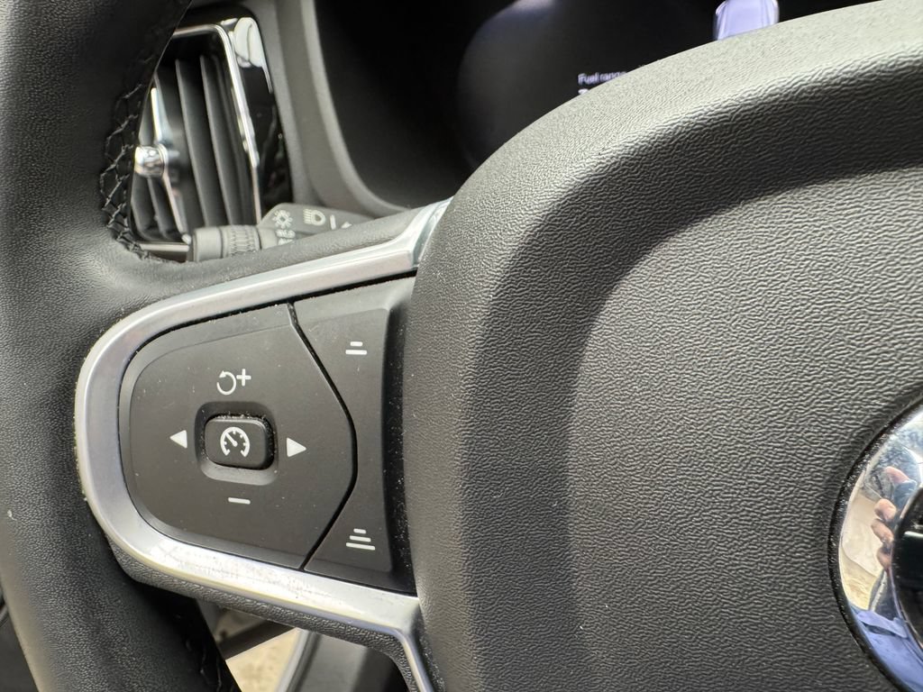 Used 2022 Volvo XC60 B5 Momentum AWD/4WD image 15