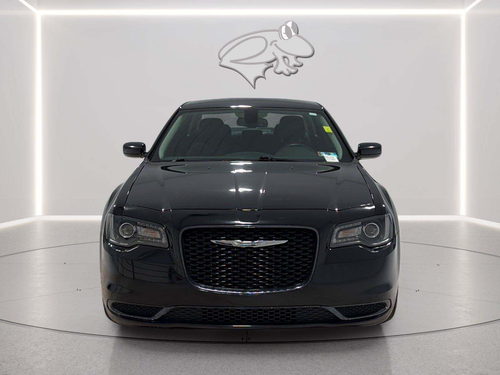 Used 2018 Chrysler 300 Touring w/ Sport Appearance Package RWD image 8