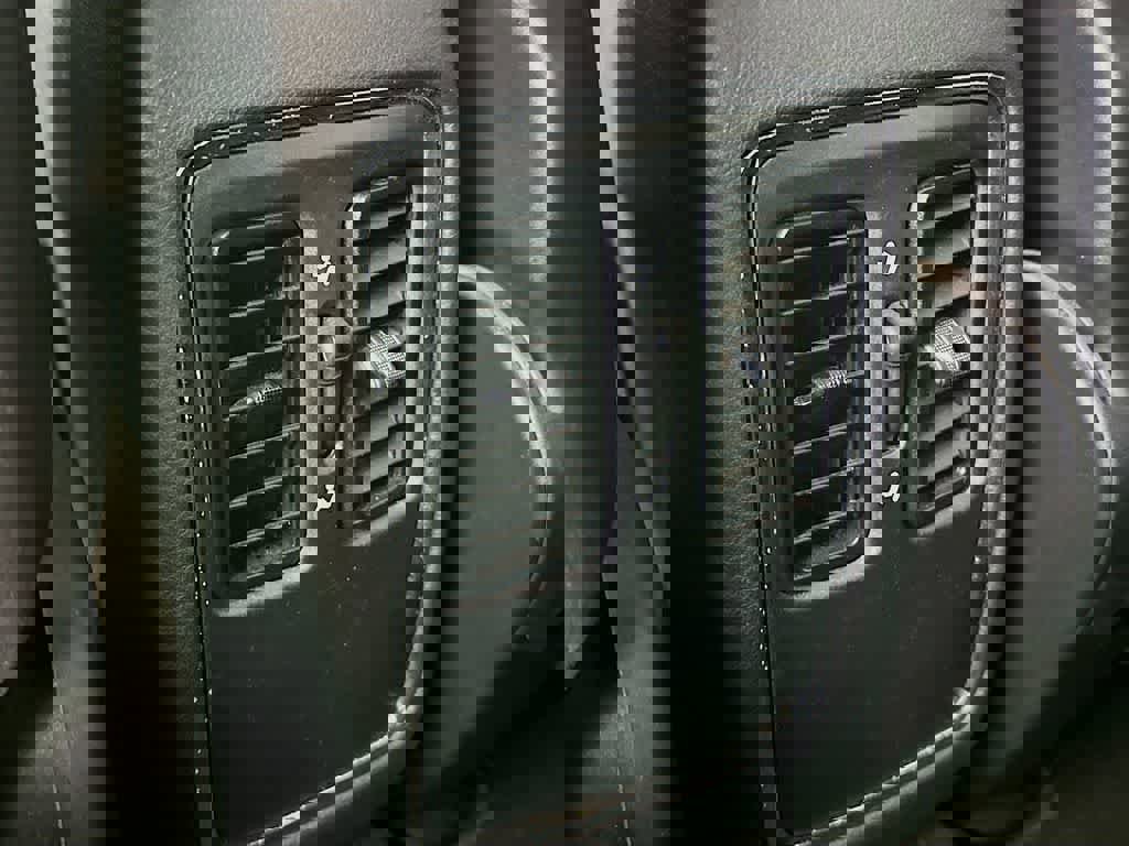 Used 2021 Jeep Grand Cherokee Laredo image 16