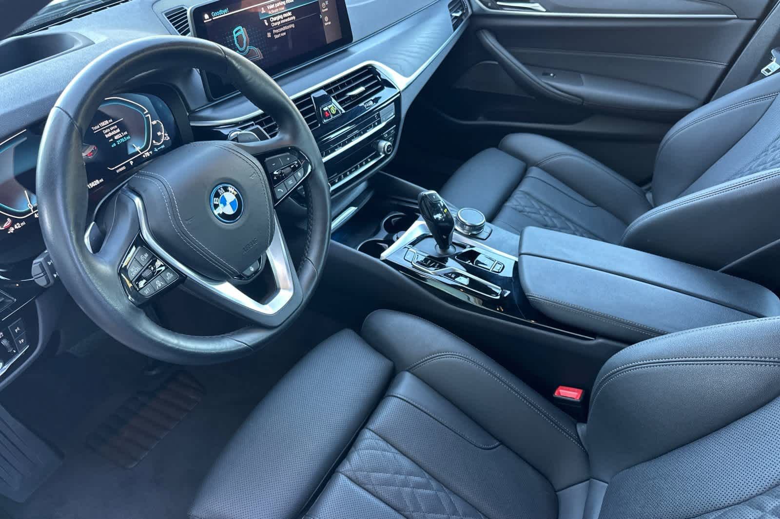Used 2023 BMW 530e xDrive w/ Premium Package AWD/4WD image 12