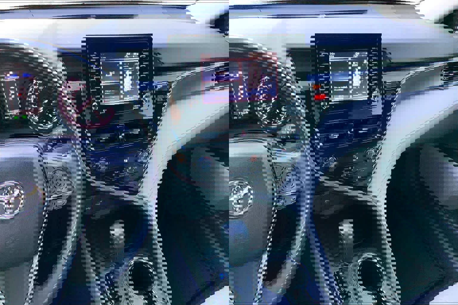 Used 2023 Toyota Camry SE image 7