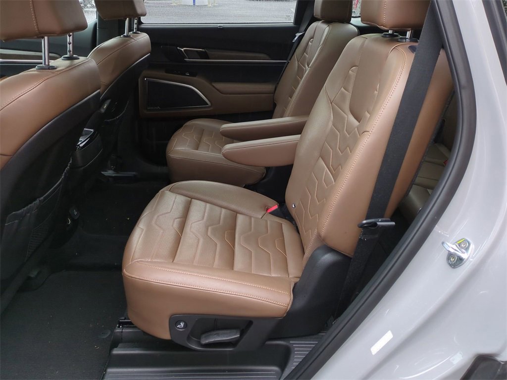 Used 2022 Kia Telluride SX w/ SX Prestige Package image 14