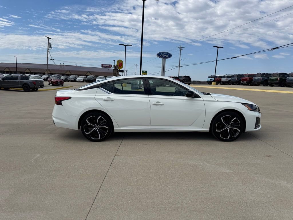 Used 2025 Nissan Altima 2.5 SR FWD image 4