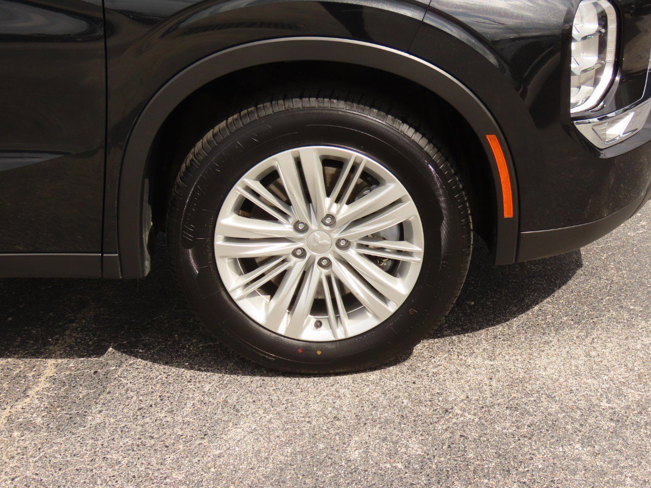 Used 2024 Mitsubishi Outlander ES image 13