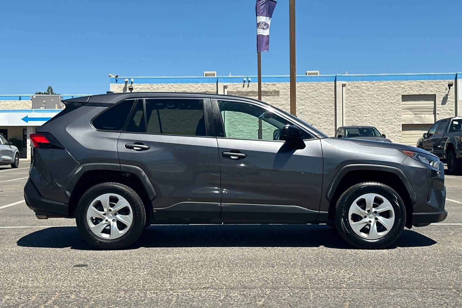 Used 2022 Toyota RAV4 LE AWD/4WD image 9