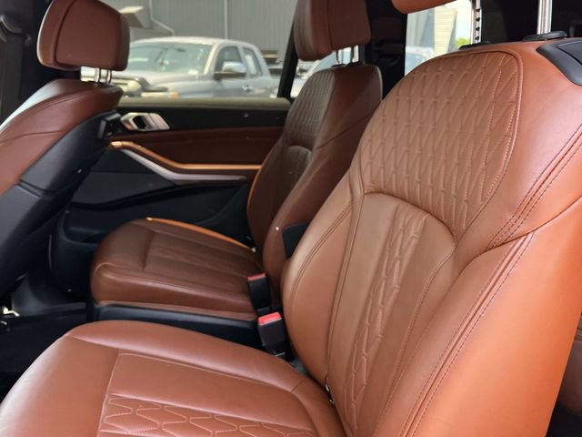 Used 2021 BMW X7 M50i AWD/4WD image 27