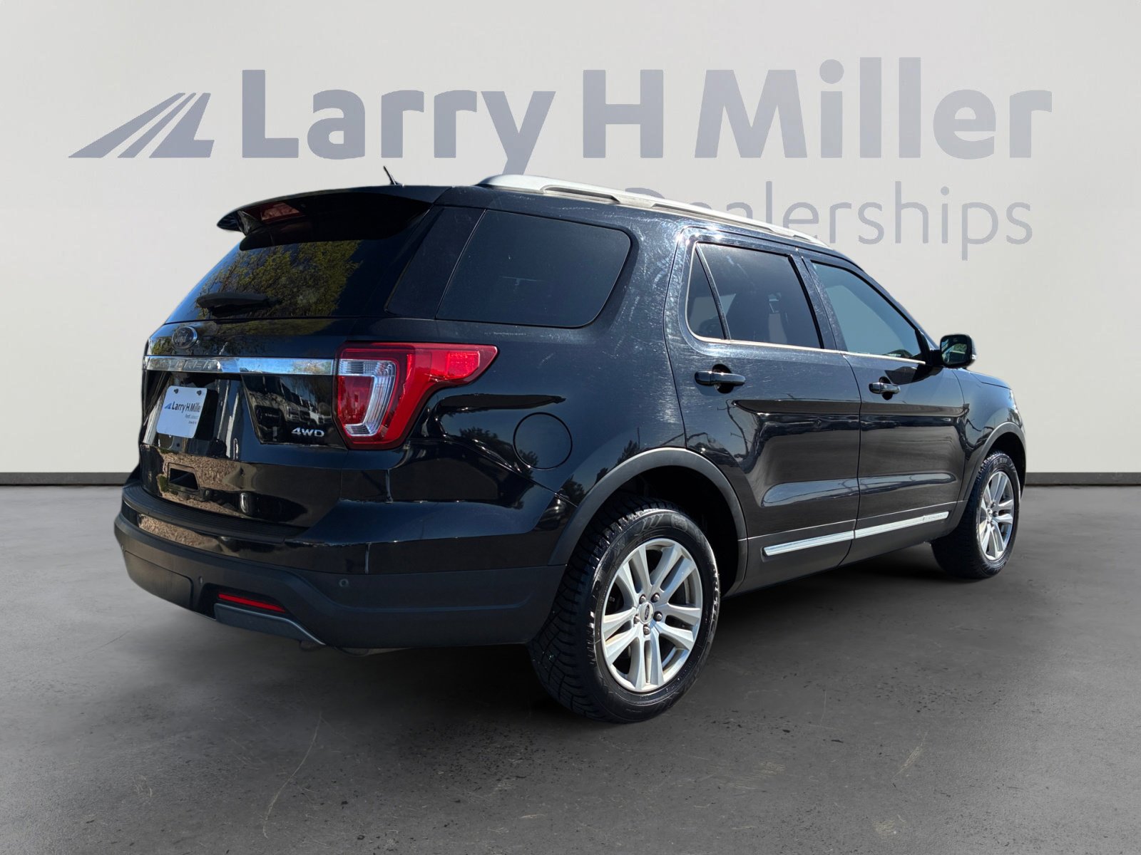 Certified 2019 Ford Explorer XLT w/ Equipment Group 202A AWD/4WD image 5