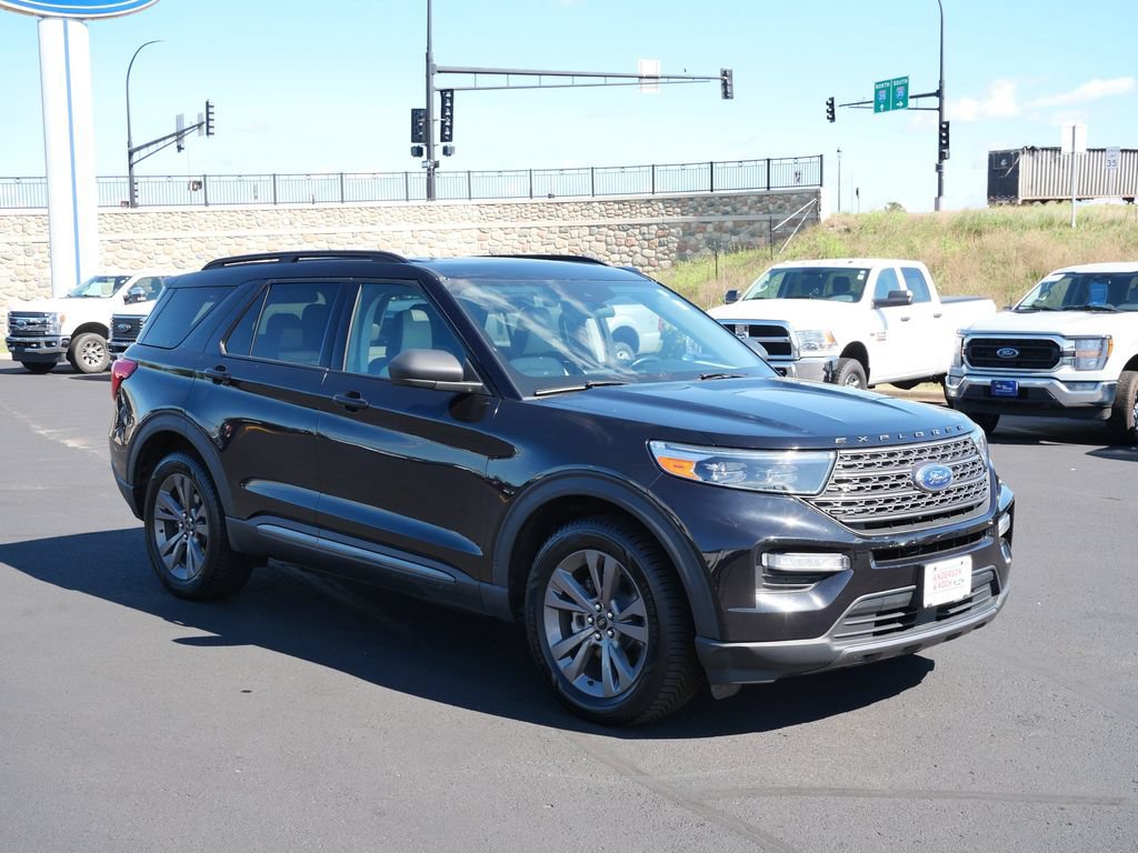 Certified 2021 Ford Explorer XLT w/ Equipment Group 202A AWD/4WD image 4