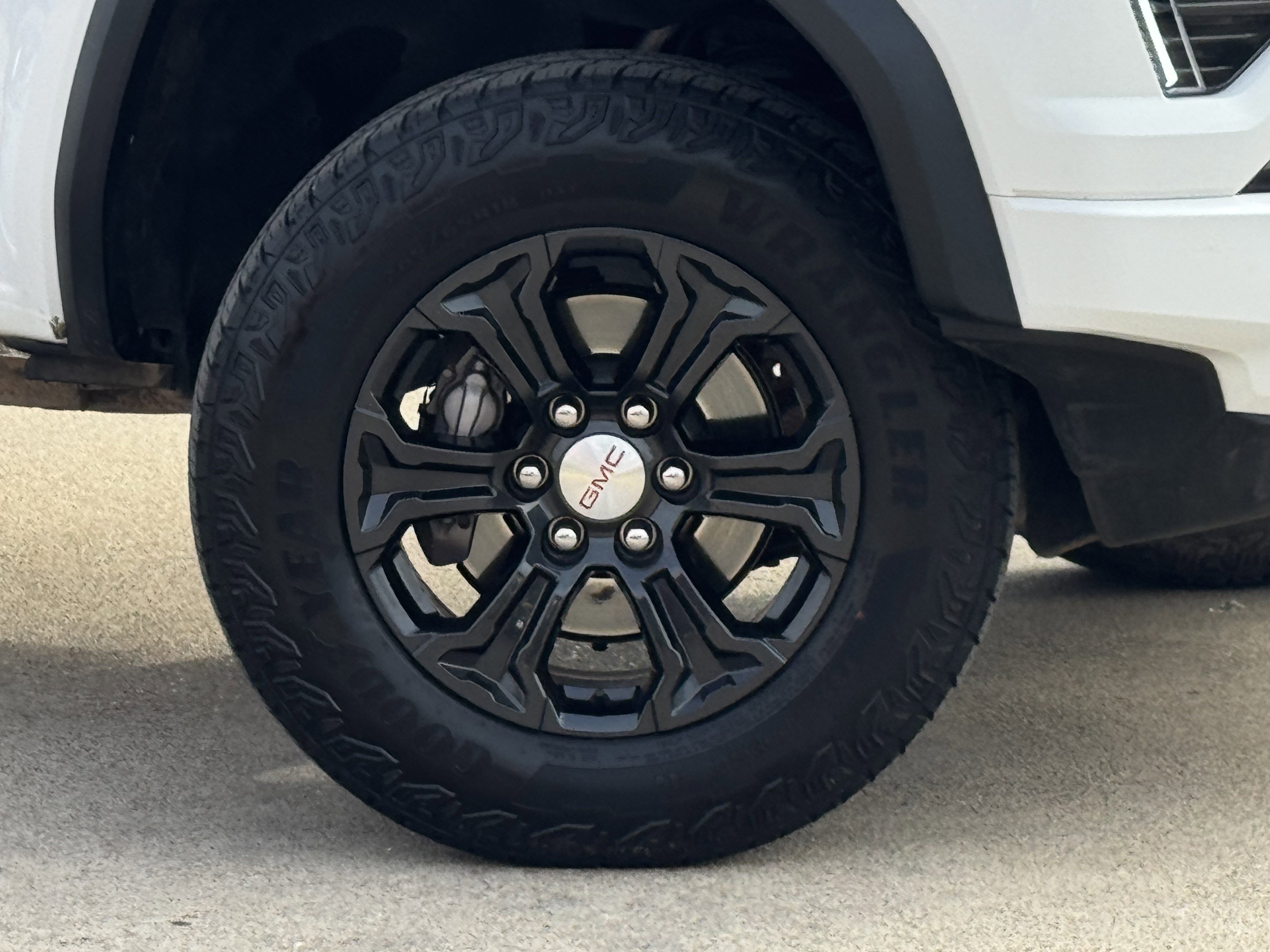 Used 2024 GMC Canyon Elevation w/ Elevation Premium Package image 8