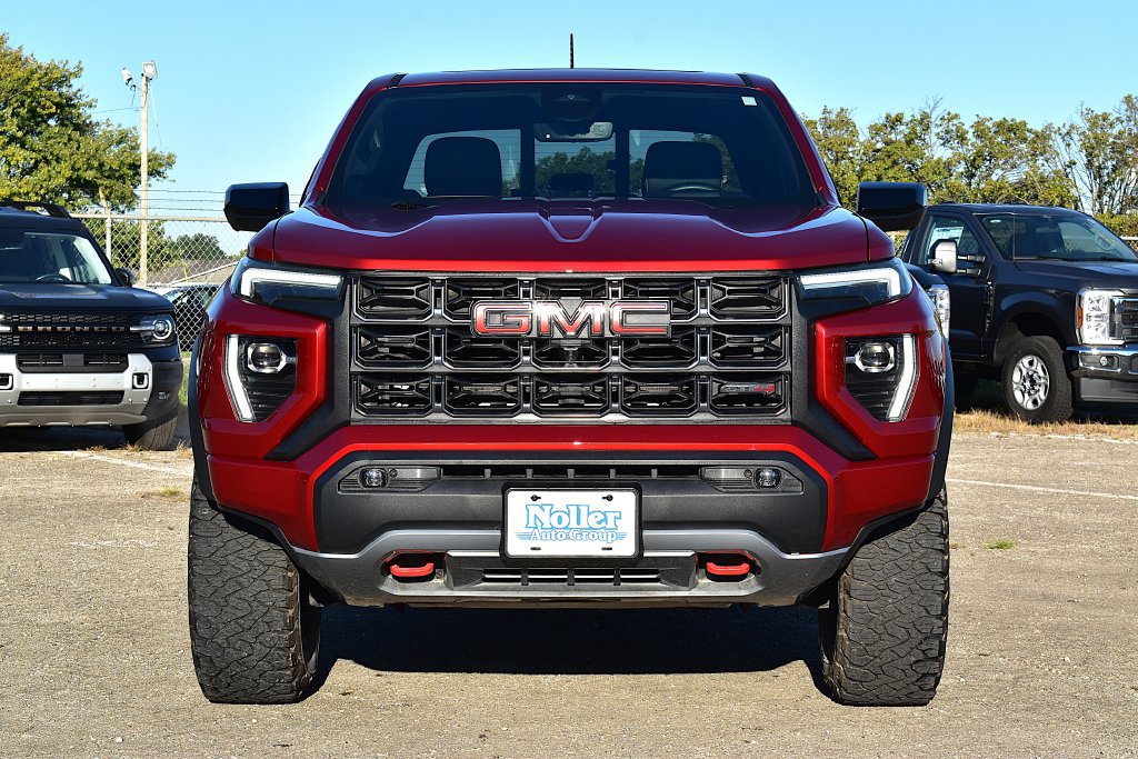 Used 2025 GMC Canyon AT4 w/ Technology Plus Package AWD/4WD image 2