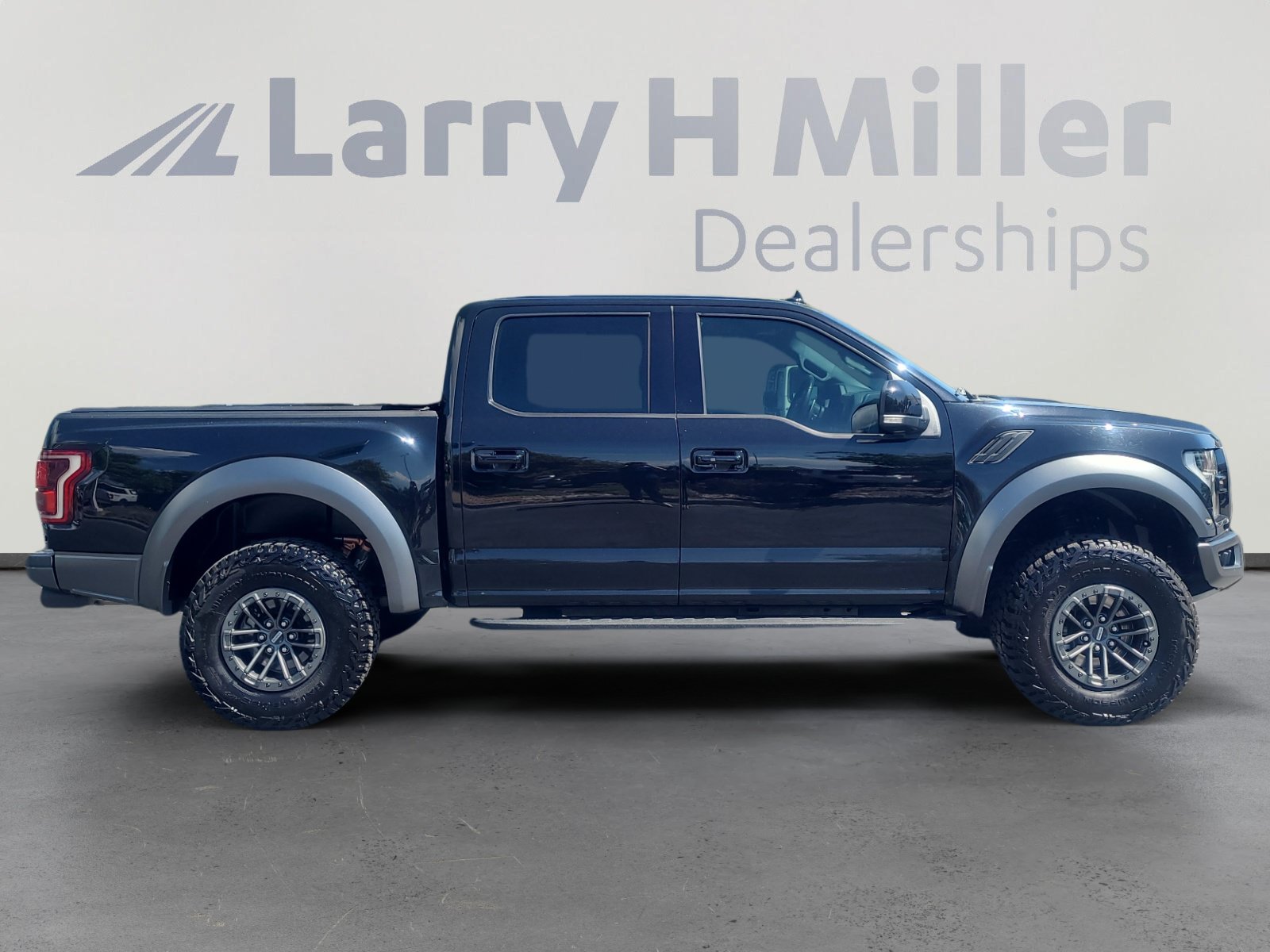 Certified 2019 Ford F150 Raptor w/ Equipment Group 802A Luxury AWD/4WD image 6