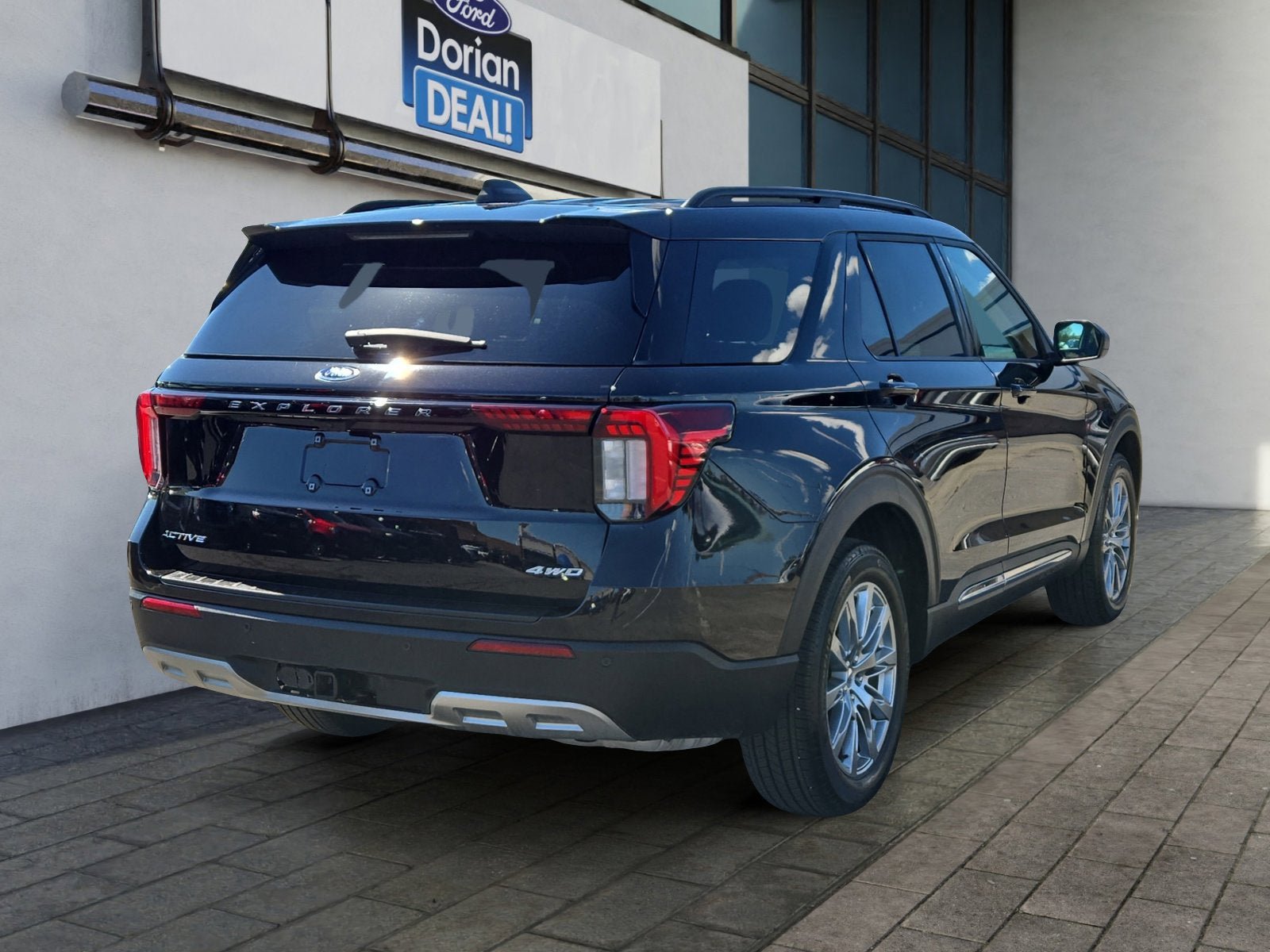Certified 2025 Ford Explorer Active w/ Active Comfort Package AWD/4WD image 3
