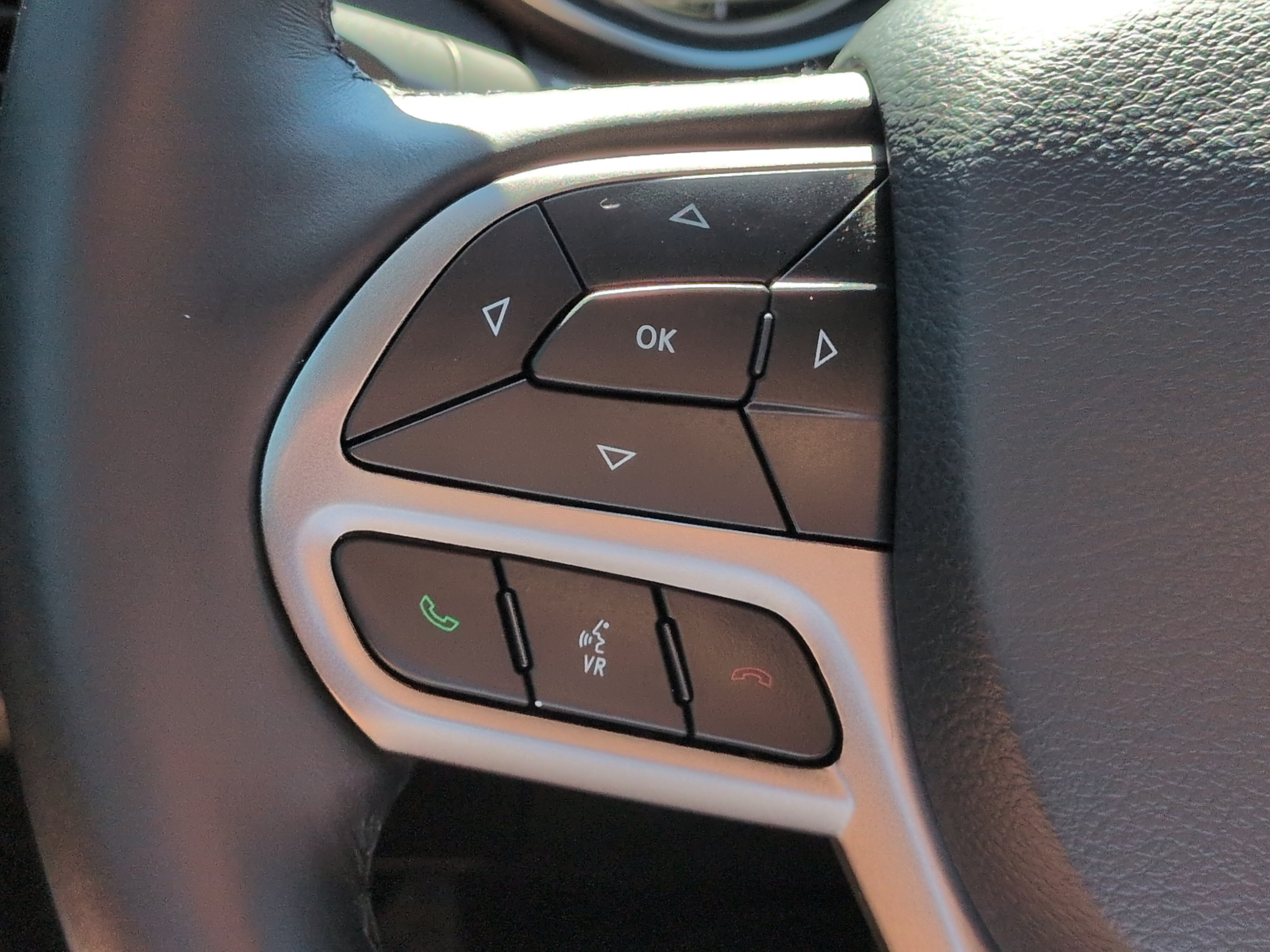 Used 2021 Jeep Cherokee Latitude Lux w/ Sun & Sound Group FWD image 23