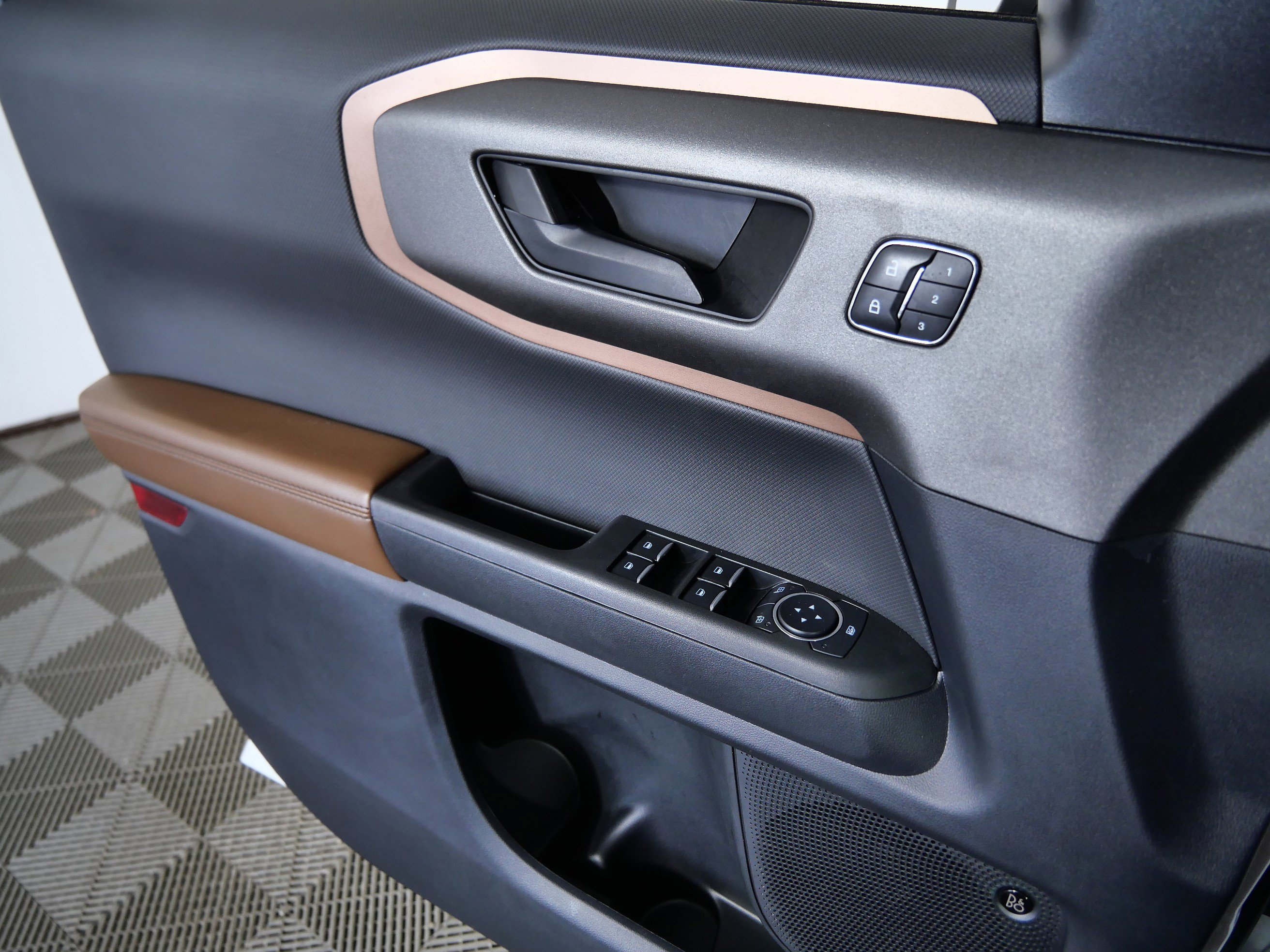 Certified 2025 Ford Bronco Sport Outer Banks w/ Outer Banks Tech Package+ AWD/4WD image 28