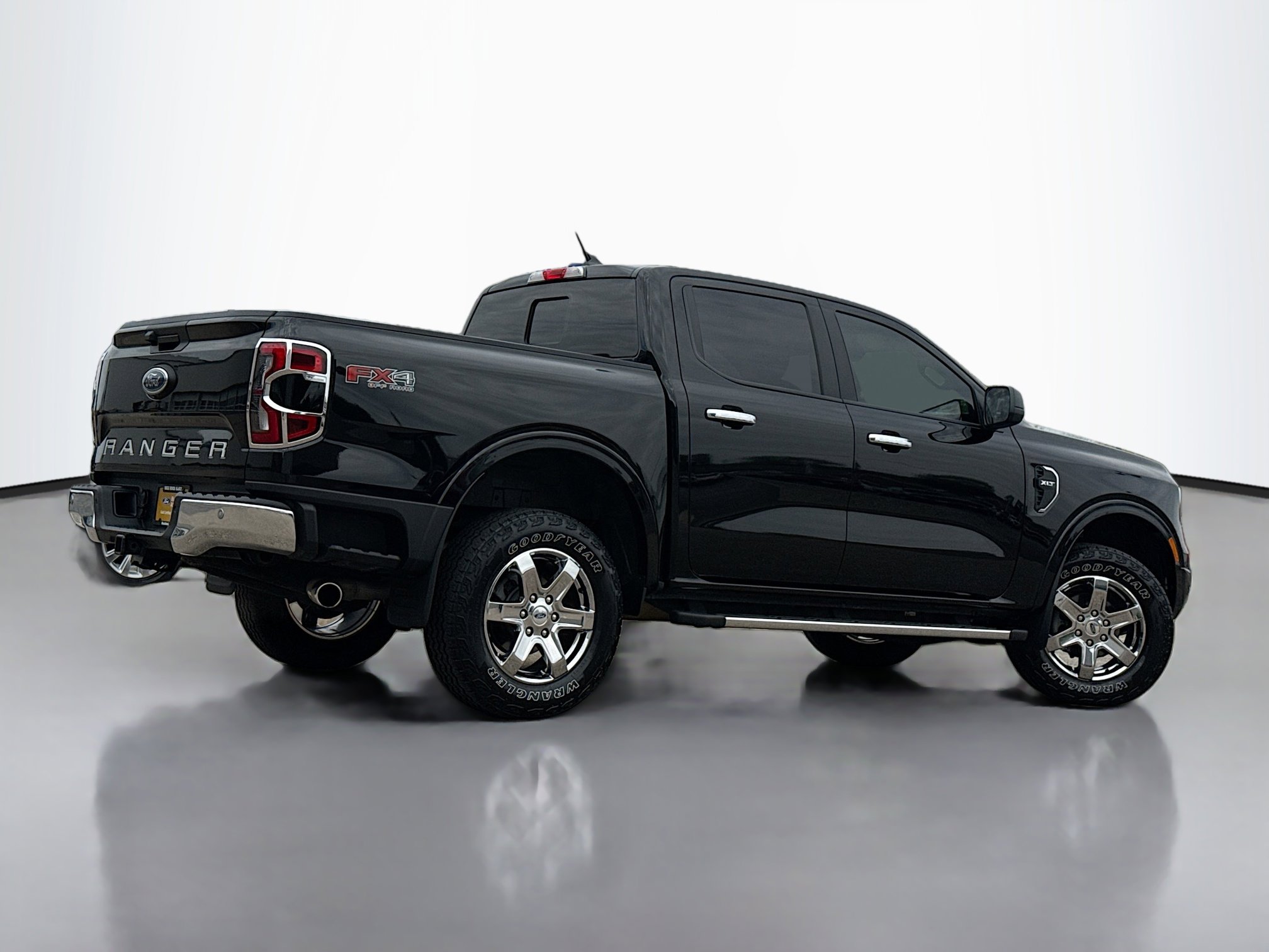 Certified 2024 Ford Ranger XLT w/ FX4 Off-Road Package AWD/4WD image 2