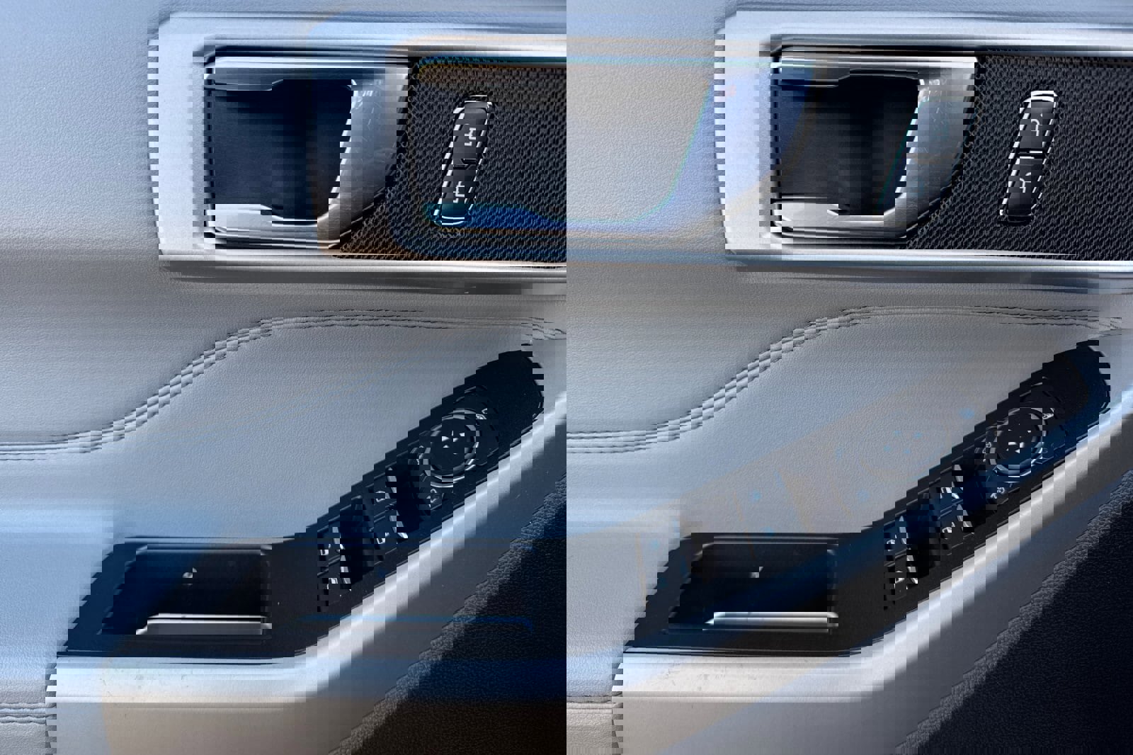 Certified 2022 Ford Explorer XLT w/ Equipment Group 202A image 12