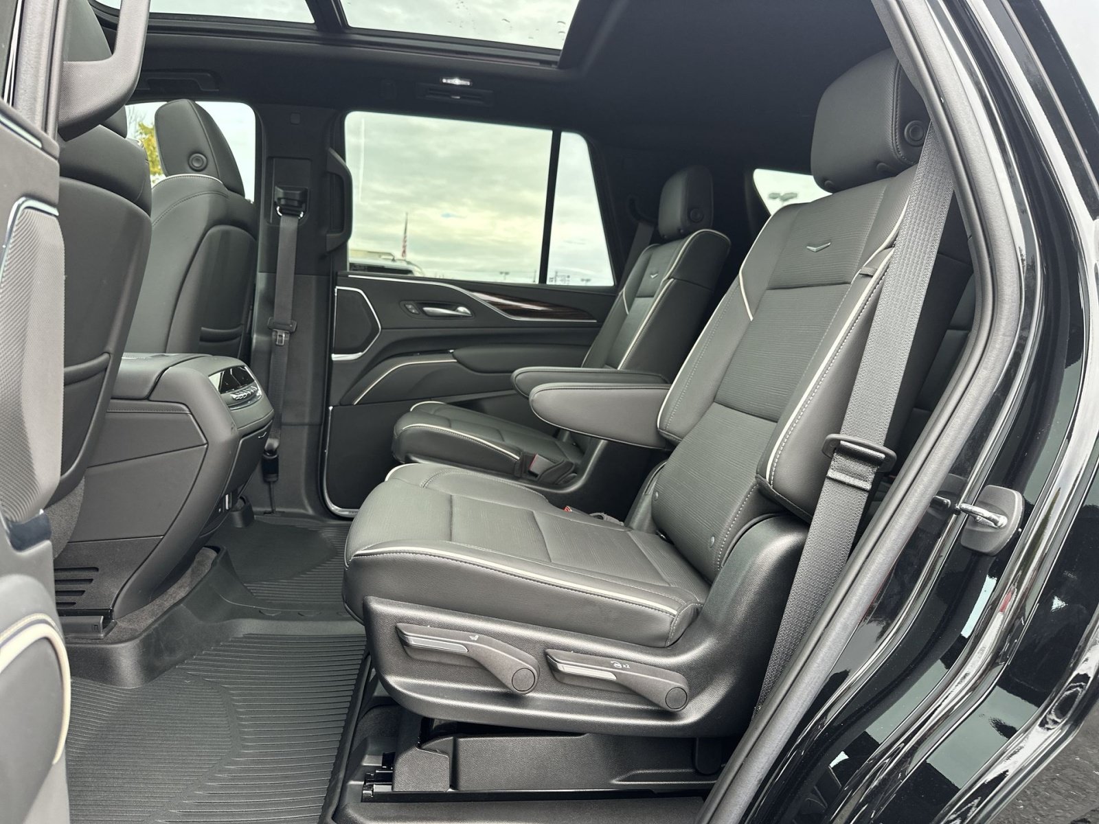 Used 2022 Cadillac Escalade Premium Luxury AWD/4WD image 26