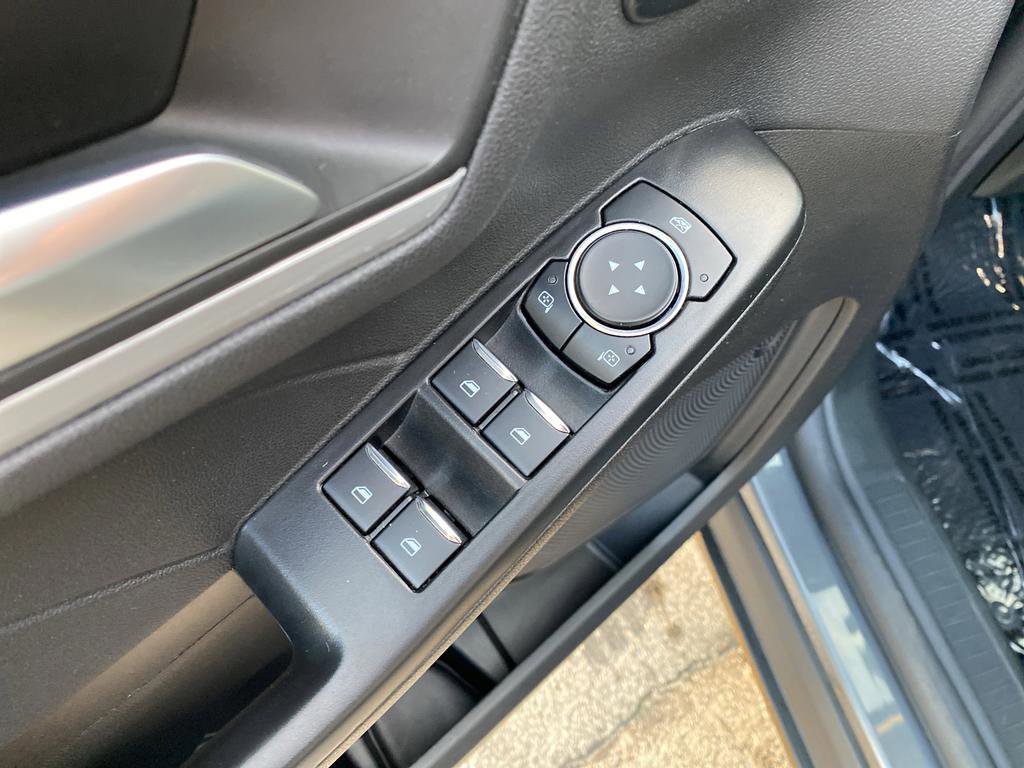 Certified 2025 Ford Escape Platinum image 37