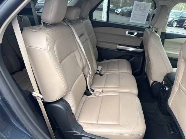 Certified 2022 Ford Explorer XLT w/ Equipment Group 202A AWD/4WD image 18