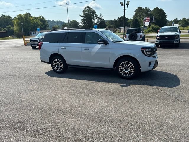Certified 2025 Ford Expedition Active AWD/4WD image 56