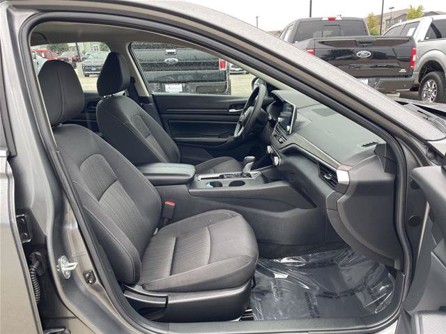 Used 2025 Nissan Altima 2.5 SV FWD image 19