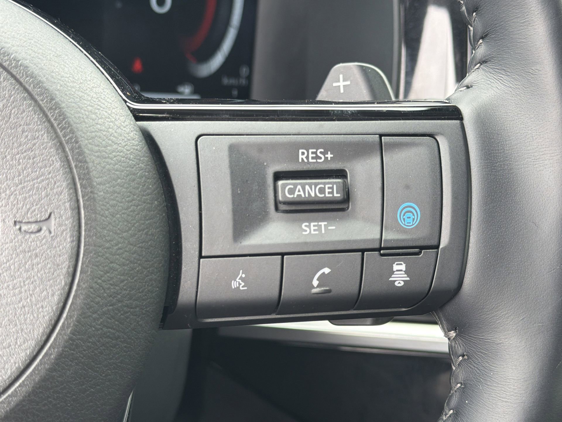 Used 2024 Nissan Pathfinder Platinum w/ Cargo Package AWD/4WD image 10