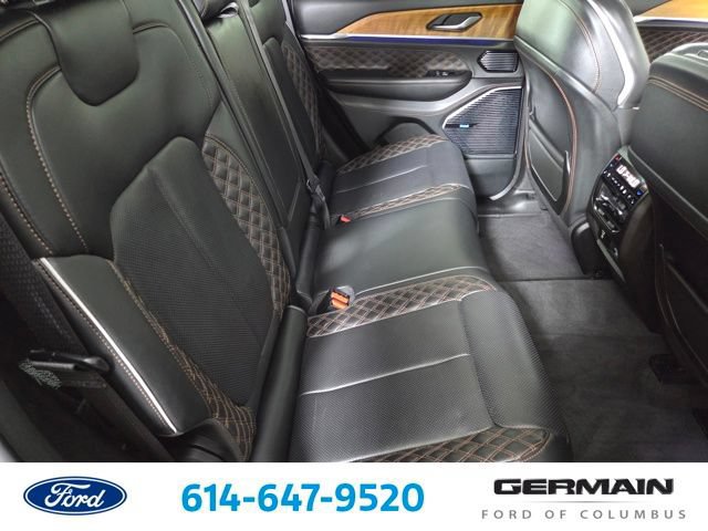 Used 2022 Jeep Grand Cherokee Summit AWD/4WD image 23
