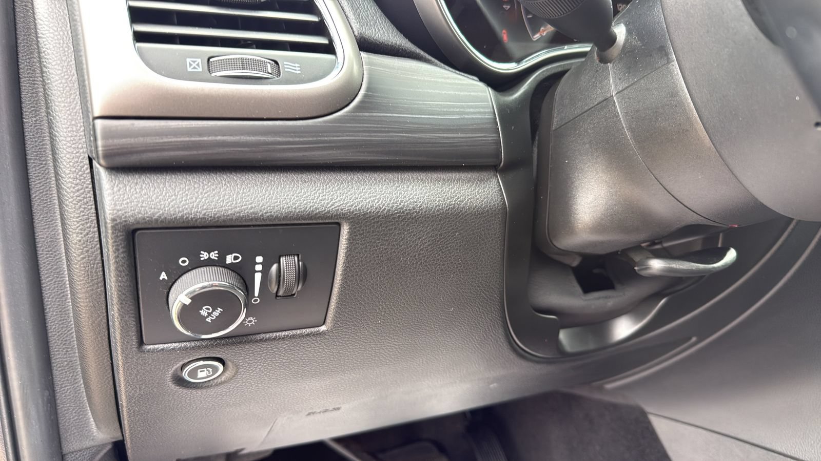 Used 2021 Jeep Grand Cherokee Laredo RWD image 17