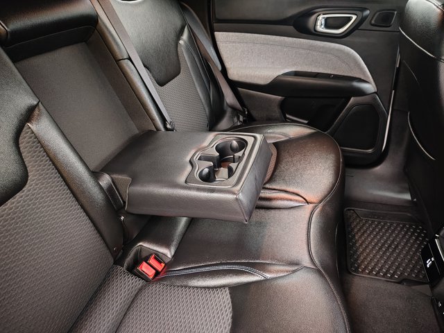 Used 2025 Jeep Compass Latitude w/ Sun & Sound Group AWD/4WD image 29