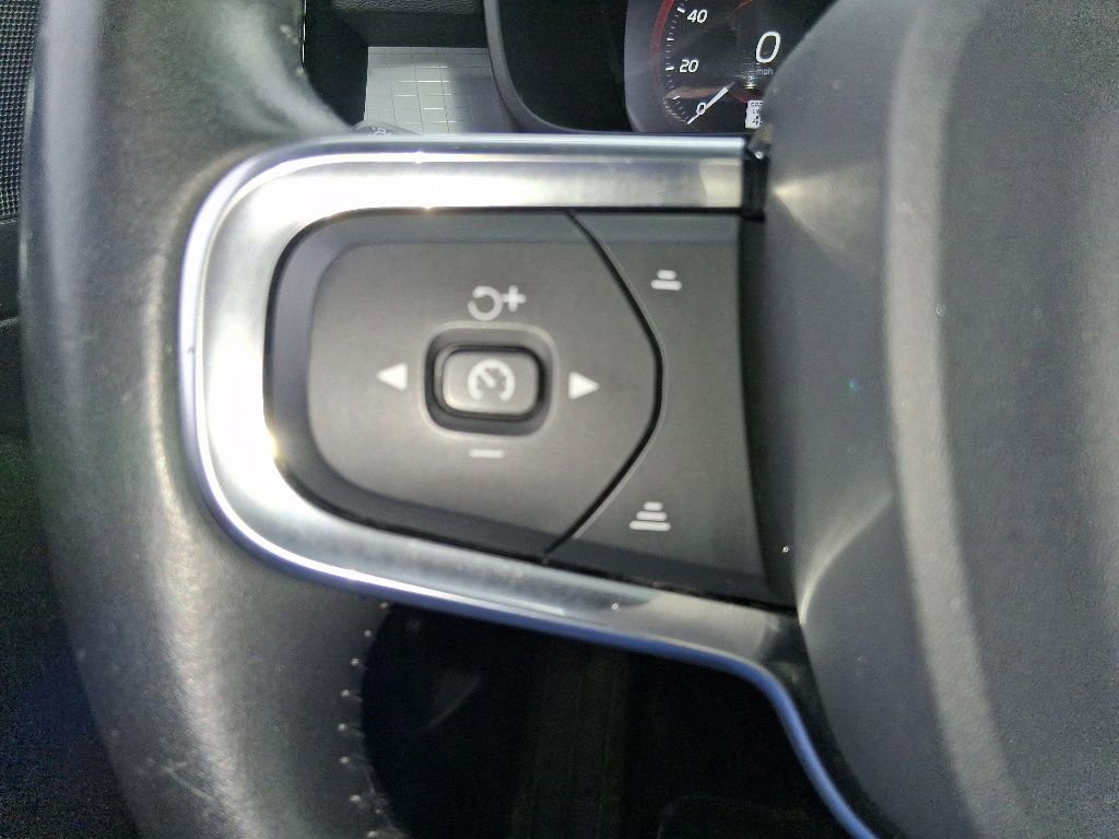 Used 2020 Volvo XC40 T5 Momentum AWD/4WD image 23