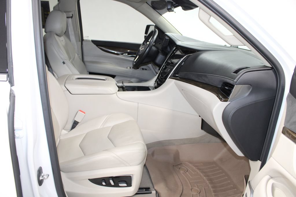 Used 2020 Cadillac Escalade Premium Luxury AWD/4WD image 30