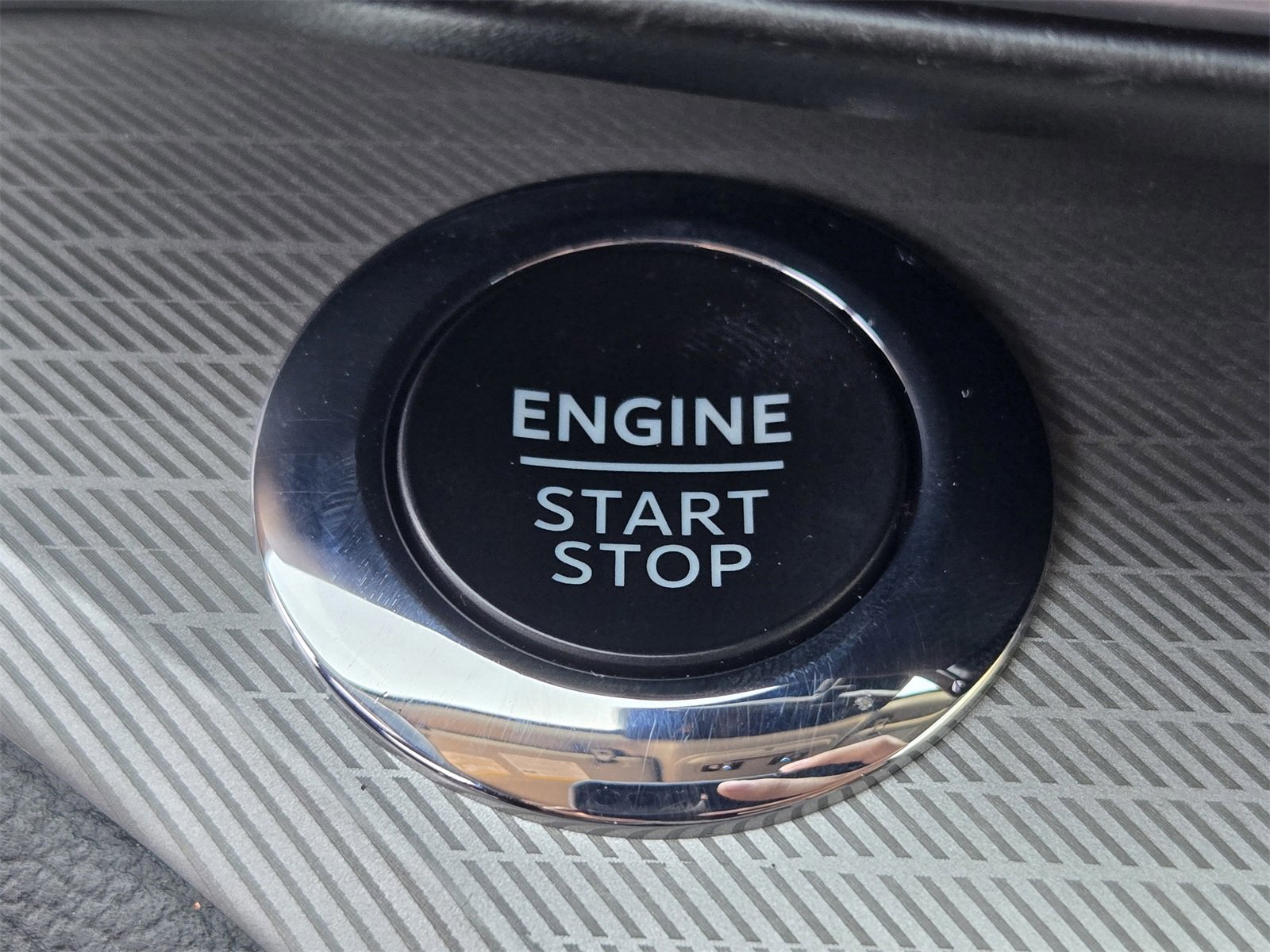 Certified 2022 Ford Explorer XLT w/ Equipment Group 202A image 19