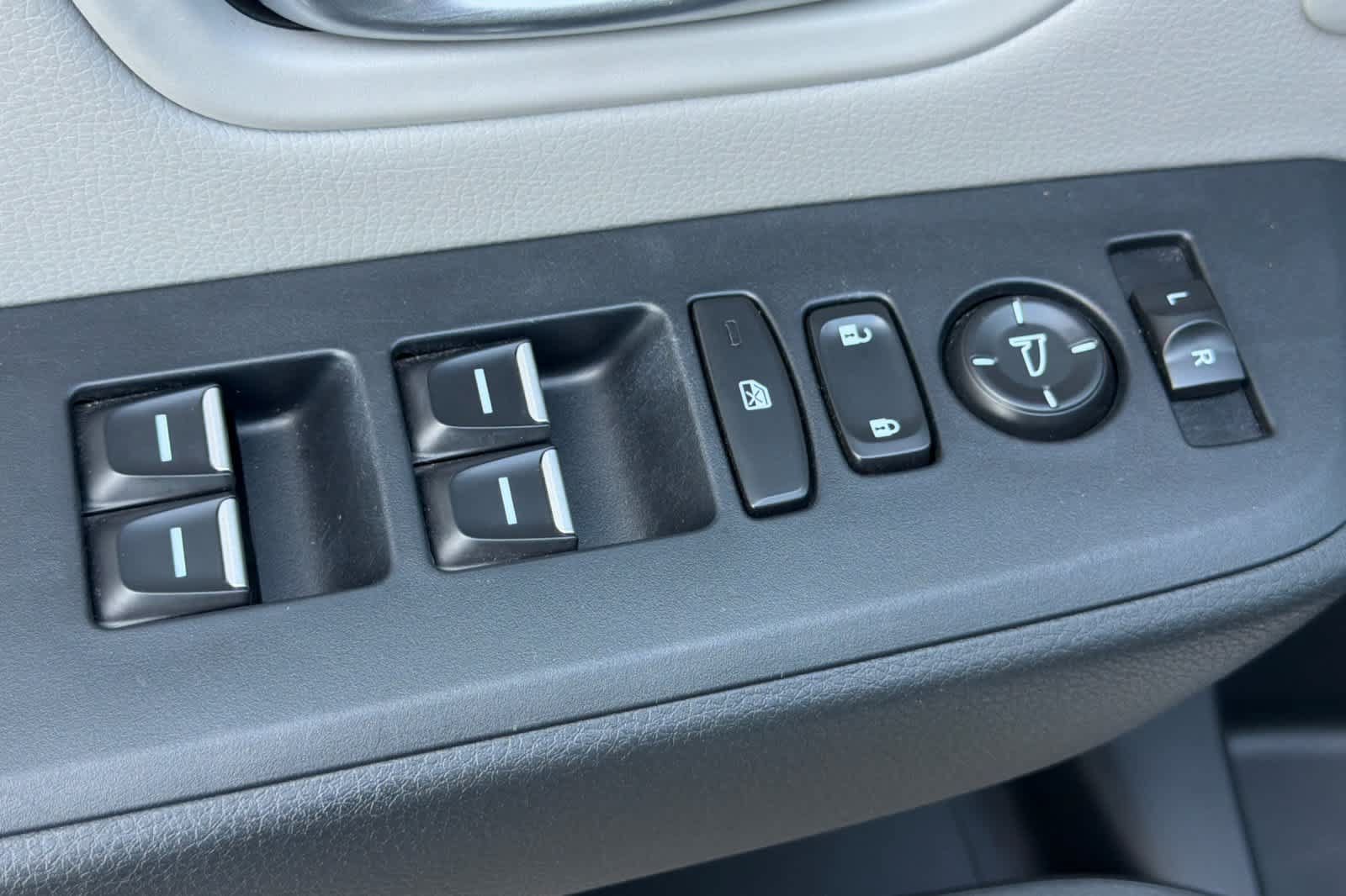 Used 2025 Honda Pilot Touring image 13