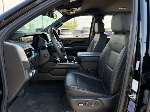 Used 2025 GMC Yukon XL Denali AWD/4WD image 14