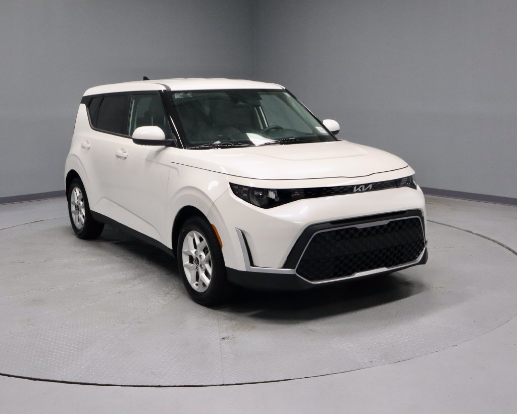 Used 2023 Kia Soul LX w/ LX Technology Package FWD image 1