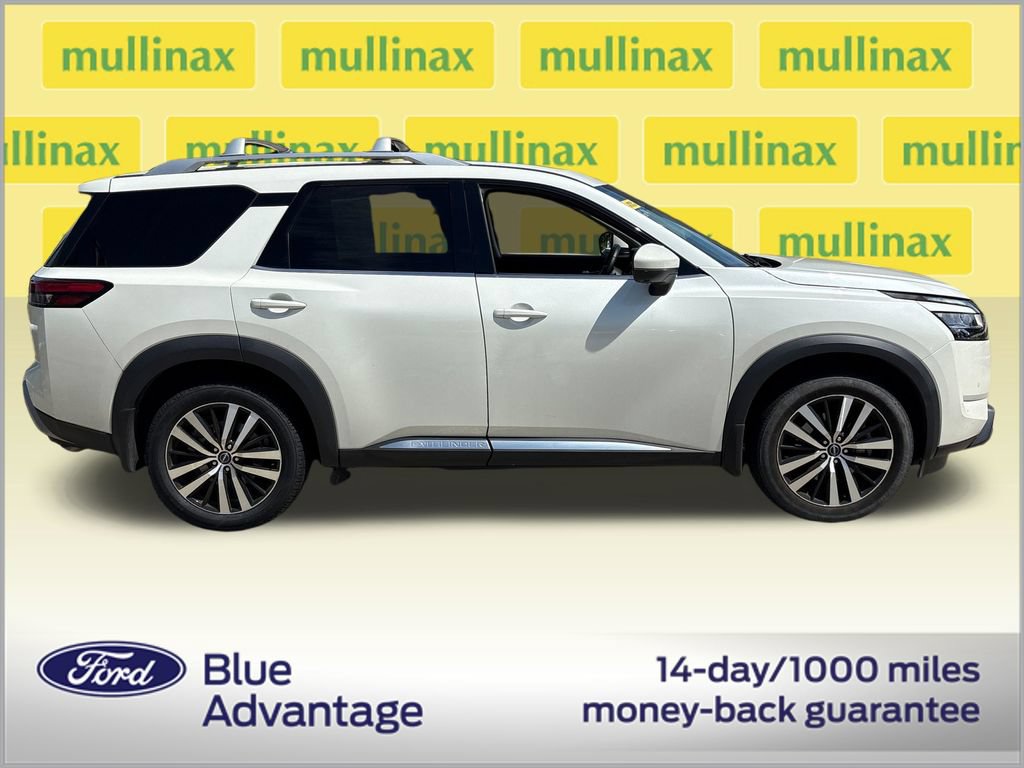 Used 2024 Nissan Pathfinder Platinum w/ Black Appearance Package FWD image 2