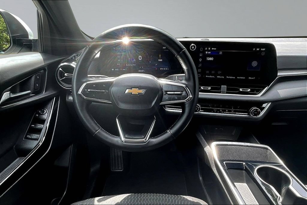 Used 2025 Chevrolet Equinox LT AWD/4WD image 9