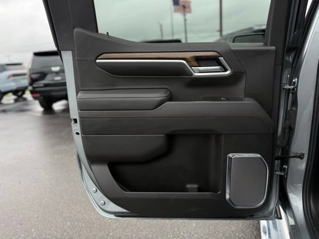Used 2025 Chevrolet Silverado 1500 High Country AWD/4WD image 18