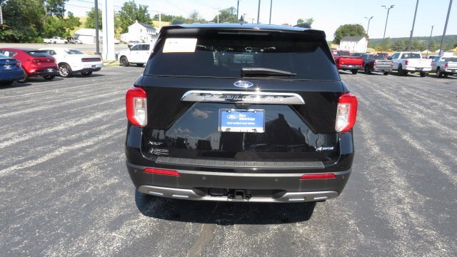 Certified 2022 Ford Explorer XLT w/ Equipment Group 202A image 4