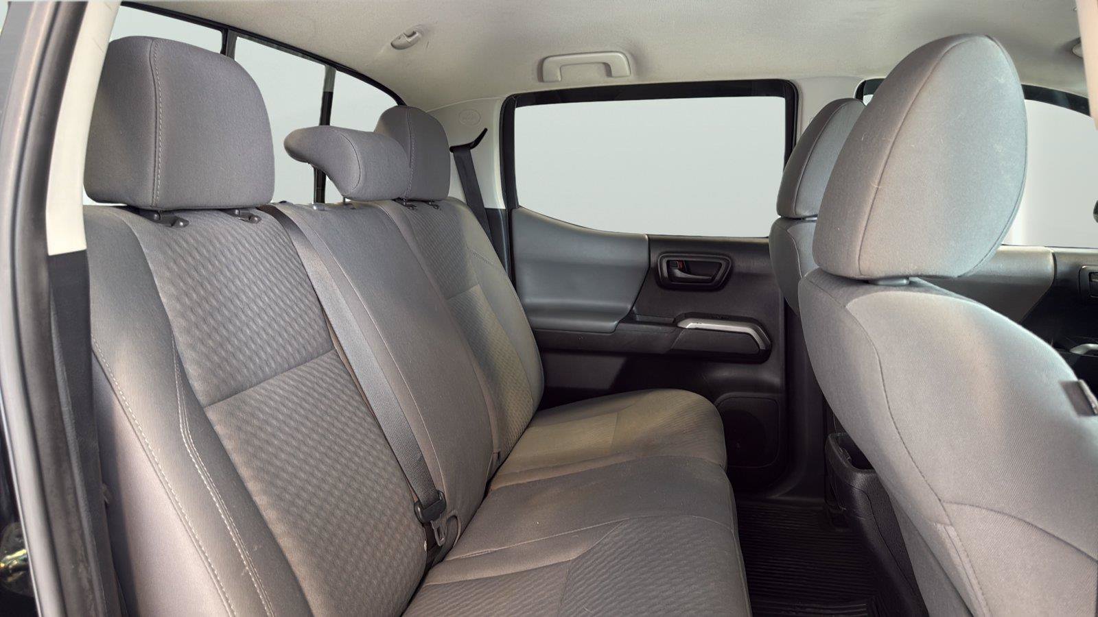 Used 2020 Toyota Tacoma SR5 AWD/4WD image 16